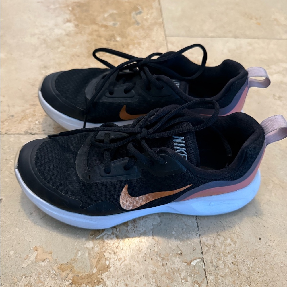 Nike Women's Black and Pink Sneakers